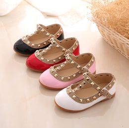 2021 New Girls Sandals Rivets Single Shoes Kids Leather Sandal nude toddler Girl Princess Flat Dance Shoe1407836