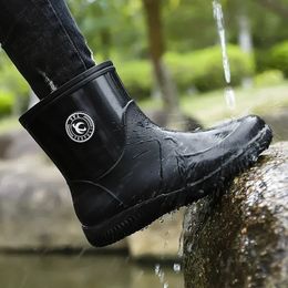 Winter Windproof Cotton Rain Boots Men Warm Light Ankle Rainboots Fashion Black Slip on Rain Shoes Men Waterproof Work Boot 2024 231228
