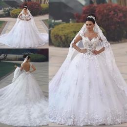 Atemberaubende 2024 Arabische Ballkleid-Hochzeitskleider aus dem Nahen Osten mit Flügelärmeln, Herzausschnitt, rückenfrei, Vintage-Spitzenapplikationen, Prinzessin-Brautkleider