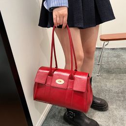 Advanced Retro Shoulder Bag For Women With Large Capacity Autumn/Winter Fashionable Handbag Briefcase