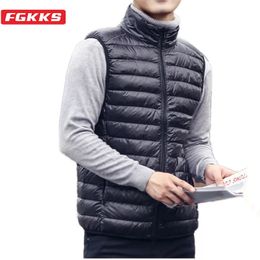 FGKKS Fashion Brand Men Down Vest Coats Winter Casual Sleeveless Lightweight Duck Male 231229