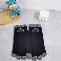 Designer Five Fingers Triangle Gloves Winter For Men Women Black Cheque Classic Gloves Luxury Brand Camellia Touch Screen Letter Thick Mittens Driving Glove