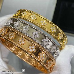 Designer Luxury 18k Gold Van Clover Bracelet with Sparkling Crystals and Diamonds Ultimate Symbol of Love and Protection a Perfect Gift for Women Girls Ttyi