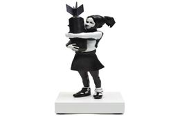 Decorative Objects Figurines Banksy Bomb Hugger Modern Sculpture Bomb Girl Statue Resin Table Piece Bomb Love England Art House De2392747