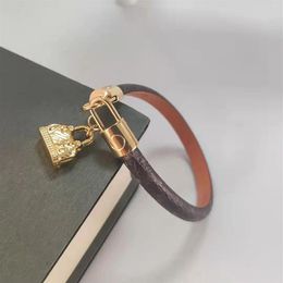 Mwns Luxury Jewelry Leather Designer Bracelet With Gold Heart Brand Classic Men Fashion Bracelets Four Women Leaf Motif Holiday D2215O