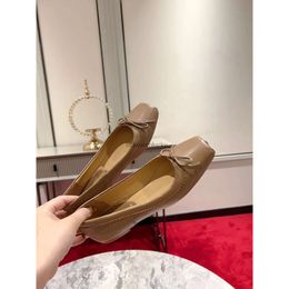 JC Jimmynessity Choo Shoe High Quality Dress Shoes Designer Ballet Sheepskin Bow Fashion Flat Boat Shoe Lady Leather Lazy Dance Loafers Women Shoes Large Size 3443 Le