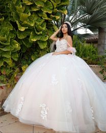2024 Vintage Blush Pink Quinceanera Dresses Off Shoulder Lace Appliques Crystal Beads Flowers Ball Gown Guest Dress Sweep Train Evening Prom Gowns