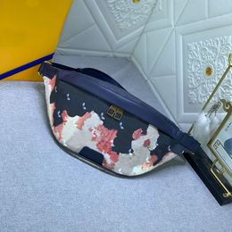 New mens chest bag luxury designer waist bag M23905 fashion zipper portable crossbody purse Leather men shoulder wallet belt bags M43644 fanny pack