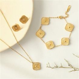 Style Luxury Designer Double Letter Pendant Necklaces 18K Gold Plated Sweater Necklace for Women Wedding Party Jewerlry Accessorie286k
