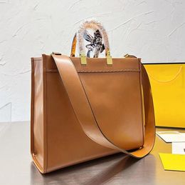 Stor kapacitet på shoppingväska solsken väskor vintage axel handväska purses kvinnor läder gyllene bokstavsdekoration