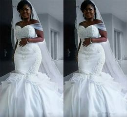저렴한 2024 New South African Plus Size Mermaid Wedding Dresses Off Shoulmer Lace Appliques Bed Arabic Sweep Train 형식 신부 가운
