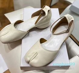 New Summer Luxury Maisons Sandals Shoes Heeled Mary-Jane Tabi Nappa Leather Margielas Pumps Party Wedding Dress Chunky Heel Comfort Walking High Heels Shoe