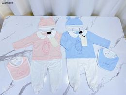 Popular crianças macacões designer infantil bodysuit tamanho 0-18 de três peças de alta qualidade bebê nascido onesie chapéu dos desenhos animados e cachecol dez20