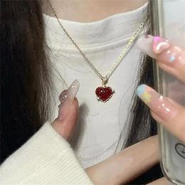 Pendant Necklaces Small Hearts Love Necklace Retro Luxury Personality Red Heart Clavicle Temperament Summer Wholesale Crystal