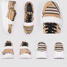 10A High Quality Designer Casual Shoes Real Leather Classic plaid Trainers berry Stripes Shoe Fashion Trainer For Man Woman bur Colour bar sneakers