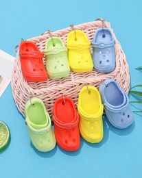 Keychains 30pcs Mixed Colours 3D Mini 75cm EVA Beach Hole Little Shoe Keychain Bag Accessories Keyring Car Handbag Key Chain Charm4872514