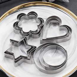 Metal Cookie Cutters Set Star Cookie Cutter Round Biscuit Cutter Heart Small Star Cookie Cutters Mini Flower Moulds Cutter for Baking 122148