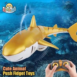 RC Shark 2.4G Simulation Remote Control Animals with Lights Submarine Robots Fish Electric Toys for Boy Upgrade Spray WaterToy 231229