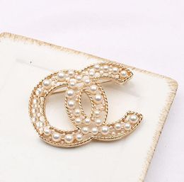 Luxury Designer Brand Letters Brooches 18K Gold Plated Women Men Inlay Crystal Rhinestone Jewellery Brooch Pin Letter Marry Christmas Gift Accessorie