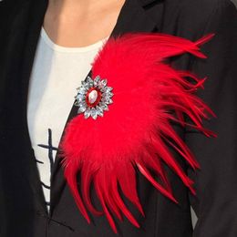 Pins Brooches Luxury Red Feather Crystal Corsage Brooch Pin For Man Women Suit Clothes Fashion Banquet Jewelry Wedding Accessories For Sale 230630