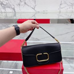 Practical luxurys handbag metal v buckle designer bag for womens retro brass plated gold open pockets black green blue beige shoulder bags ins XB044 E23