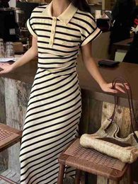 Basic & Casual Dresses Designer 23 Summer New Polo Neck Stripe Dress Slim Fit Pleated Waist Design Triumphal Arch Metal Embellishment KYDJ