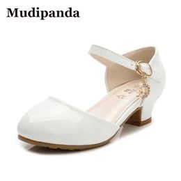 Sneakers White Children Girls Leather Shoes 3cm Princess High Heel Shoes For Kids Girls Performance Dress Student Show Dance Sandals 2023HKD230701