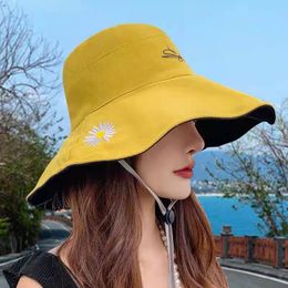 Korean version of double-sided small daisy fisherman hat for women to cover face and tide in summer