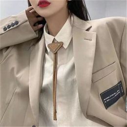 Designer Ladies Ties Luxury Neck Ties Metal Inverted Triangle Tie Classic Business Scarf Tie Letter Suit Ties Women Leather Necktie Ties Fashion Accessories