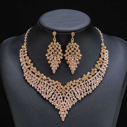 Alloy Clavicle Chain Court Temperament Exaggerated Crystal Short Necklace Earrings Set Dinner 230628