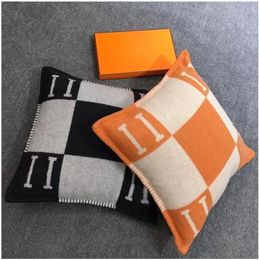Pillowcase Luxury Designer Cashmere Wool Jacquard Letter Cushion Cover for Sofa Heat-Resistant Home Decor 45x45cm 65x65cm