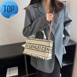Designer Bags Autumn and Winter 2023 New Triumphal Arch Women's Woollen Tot Lisa Same Letter Portable Shopping Factory Direct Sale Luxury Handbags Promotion