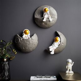 Decorative Objects Figurines Nordic Wall Decoration Astronaut Resin Shelves Home Decor 3D For Living Room Bedroom Hanging 230701