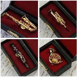 Decorative Objects Figurines Saxophone Shape Clarinet Pin Trombone Brooch Violio Flute Tuba with Case Musical Instrument Birthday Gift Decor 230703
