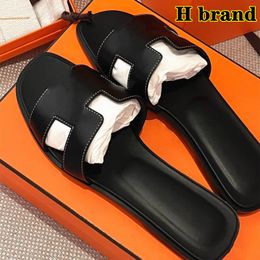 Designer Sandals Beach Slippers Classic Flat Heel Summer Lazy Fashion Cartoon Big Head Flops Leather Slides Women Shoes Hotel Bath Ladies Sexy Sandals Size 35-41-42