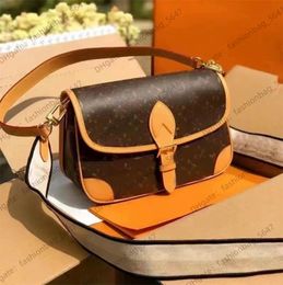 DIANE Crossbody Bag Designer Women Luxurys Handbags Woman High Quality Satchel Shoulder Bags Genuine Leather Brown Flower Emboss Bag Fashion Clutch Purses