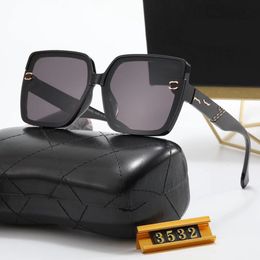Luxury Designer Retro Designer Sunglass Cool Fashion Sunglasses Polarising Women Men Sun glass Goggle Squre Box side solid letters