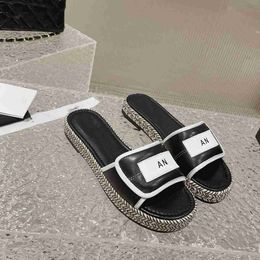 Women Designer Sandals Summer Luxury Channel Slippers Ringer Chain Black White Apricot Colour Leather Sandal Outdoor Beach Flat Woman CCity fdhdfh