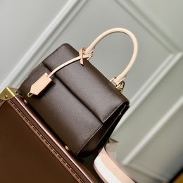 Designerin Cluny Mini Handtaschen Luxusumbetaschen 1: 1 Qualität echter Leder -Crossbody -Taschen 20 cm mit Schachtel ML198