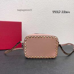 Valentines VT V-buckle Shoulder Designer Bags Lady Plain Calf Leather Rivet Purse Underarm Solid Color Versatile Bag Practical Crossbody Camera Trendy H0lt