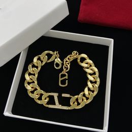 Designer Bracelets Luxury Vity Charm V Logo Pearl Women Chain Fashion Jewelry Metal Bracelet for Woman Gifts Chains jh4