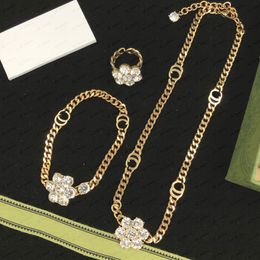 Luxuriöse Halsketten, Designer-Armband für Damen, Designer-Schmuck, Damen-Ring, Anhänger-Halsketten, Diamant-Blumen-Halskette, Hochzeitsgeschenk