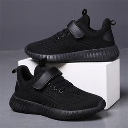 Children's casual shoes breathable fly woven mesh sneakers non-slip light boys and middle school children running shoes