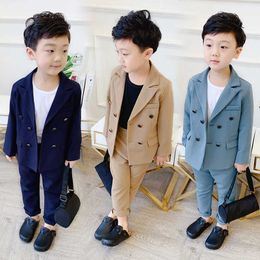 Suits Spring Autumn Boys Double Breasted Suit Set Children Fashion Blazer + Pants 2pcs Outfit Kids Party Host Birthday Dress CostumeHKD230704