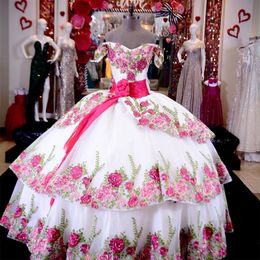 White Quinceanera Dress Sweet Princess Party Ball Gown Sweet Beading Appliques 16 Year Old Girl Princess Birthday Party Ball Dresses