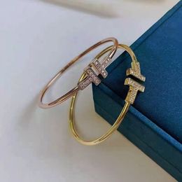 Hohe Version in V-Gold, Diamant-Tennis-Doppel-T-förmiger Damen-Schmuckdesigner für Herz-Gold-Armband für Damen