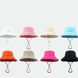 Luxury hat designer bucket hats for women le bob fashionable dressy summer beach casquette solid color metal letter broken brim tassels mens cap fashion PJ027 C23