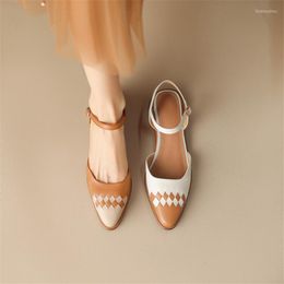 Sandali a colori miscelati 2024 Fashion casual rotonda estate scarpe romane concise talloni bassi bassi per donne 5 s