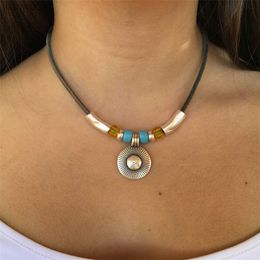 Ethnic Style Vintage Round Pendant Necklace for Women Bohemian Style Faux Turquoise Beaded Leather Cord Party Jewellery L230704