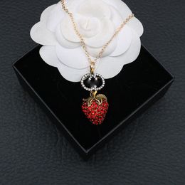 Pendants Necklaces For Women Designer Necklace Womens Jewellery Luxury Letter G Diamond Strawberry Love Pearl Party Necklace Gift